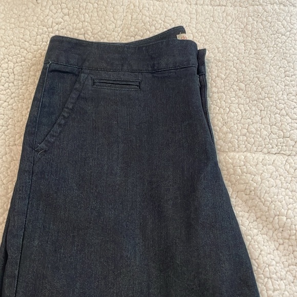 NWOT DOCKERS BERMUDA HIGH RISE Dark Denim Shorts SIZE 12 - Picture 5 of 8